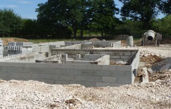 Construction des murs de la maison